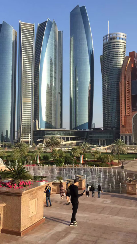 造型各异的港湾高楼